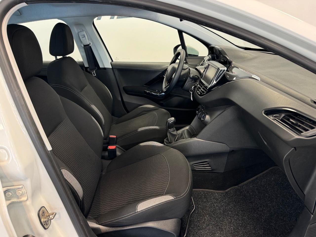 Peugeot 208 PureTech 82 5 porte Active NEOPATENTATI UNIPROP.