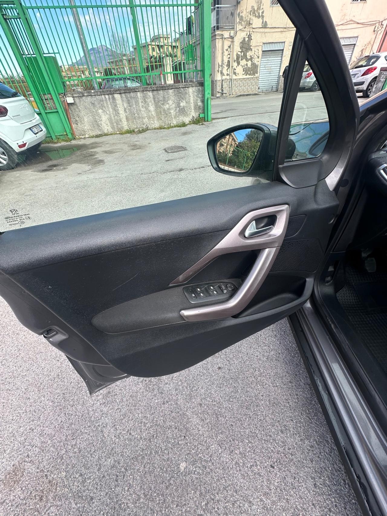 Peugeot 2008 1.6 e-HDi 92 CV Stop&Start Urban Cross