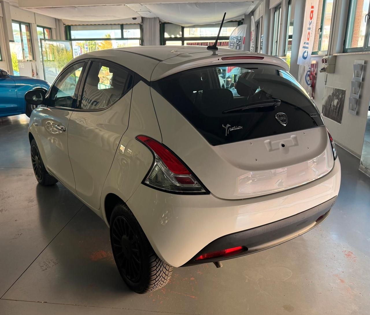 Lancia Ypsilon 1.0 FireFly 5 porte Hybrid Ecochic Silver
