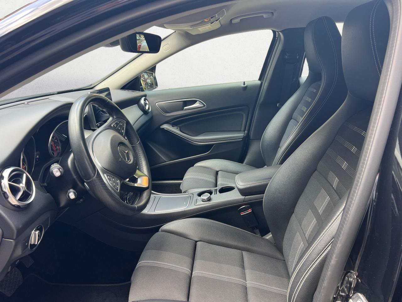 Mercedes GLA 180 Premium auto KM 30.300