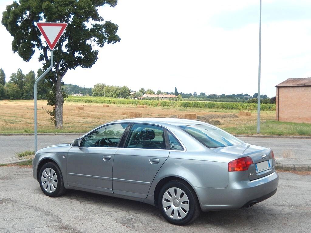 AUDI A4 2.0 TDi con FRIZIONE E VOLANO NUOVI