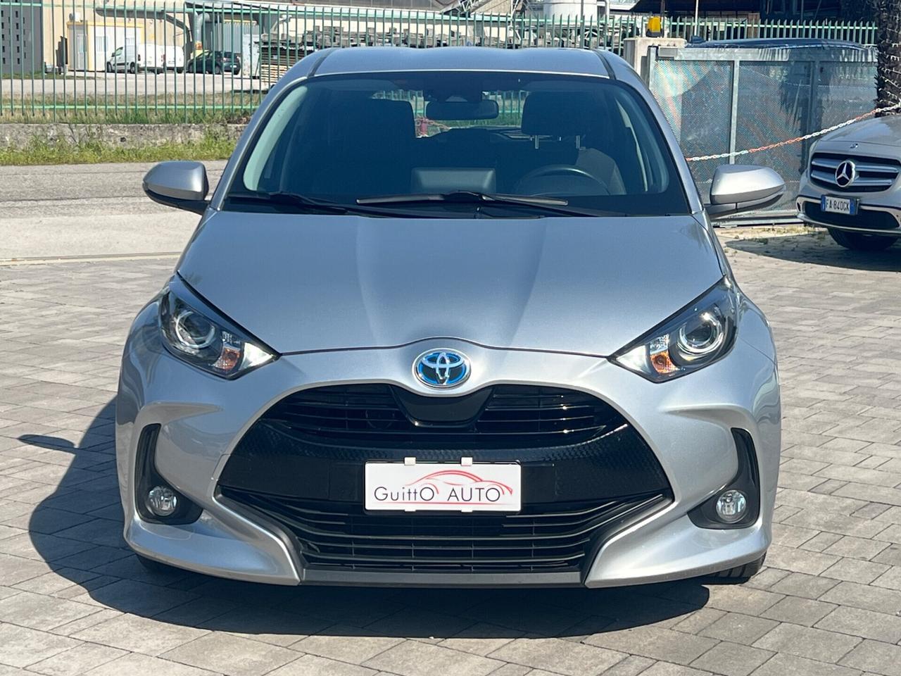 Toyota Yaris 1.5 Hybrid 5 porte Business FINANZIABILE