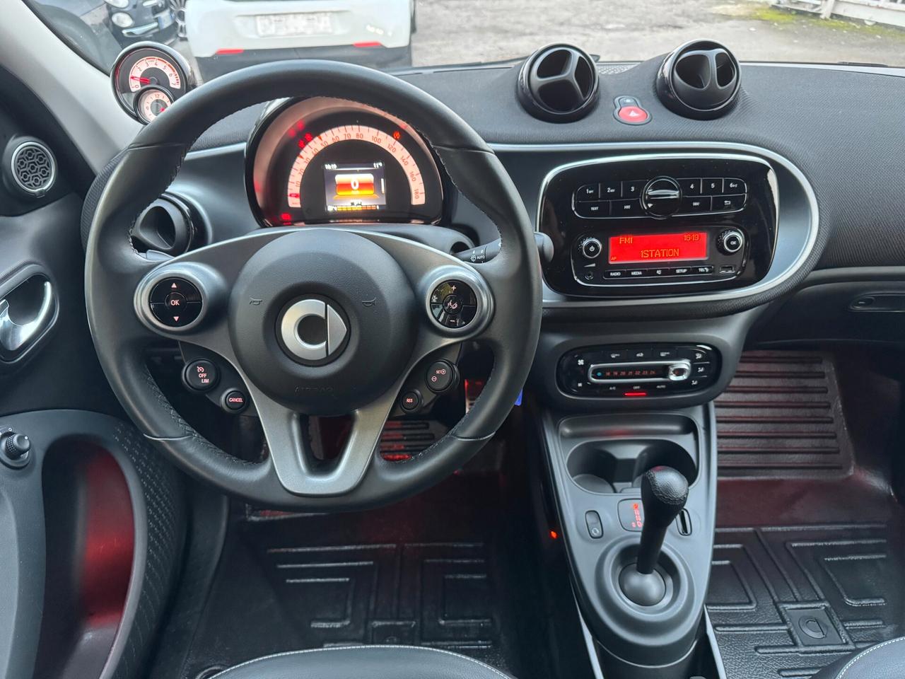 Smart ForFour 70 1.0 twinamic Prime LED PELLE