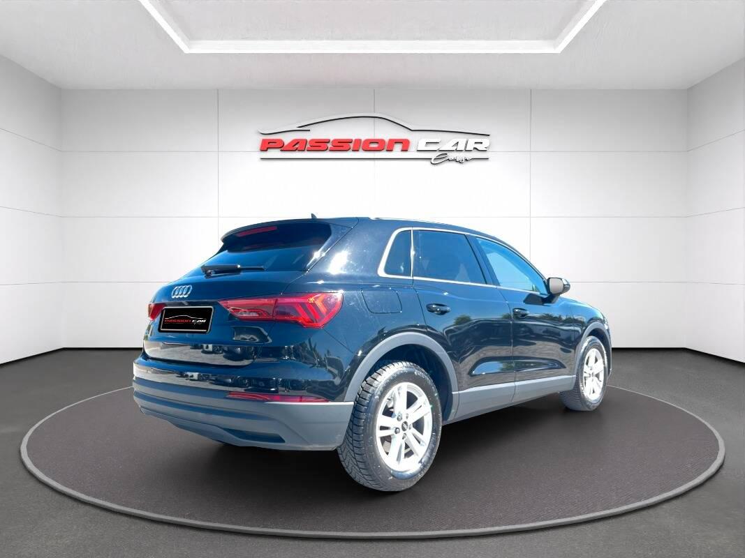 Audi Q3 35 2.0 tdi Business s-tronic