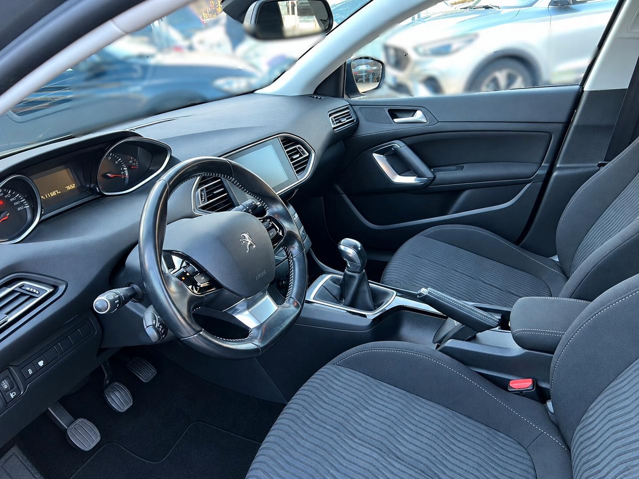 PEUGEOT 308 1.2 SW Pure tech- 2015