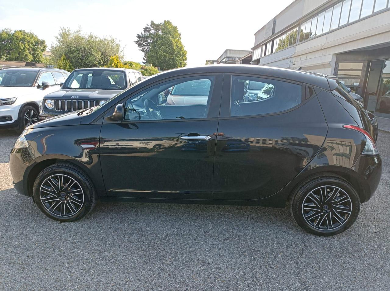 Lancia Ypsilon 1.0 FireFly 5 porte S&S Hybrid Silver