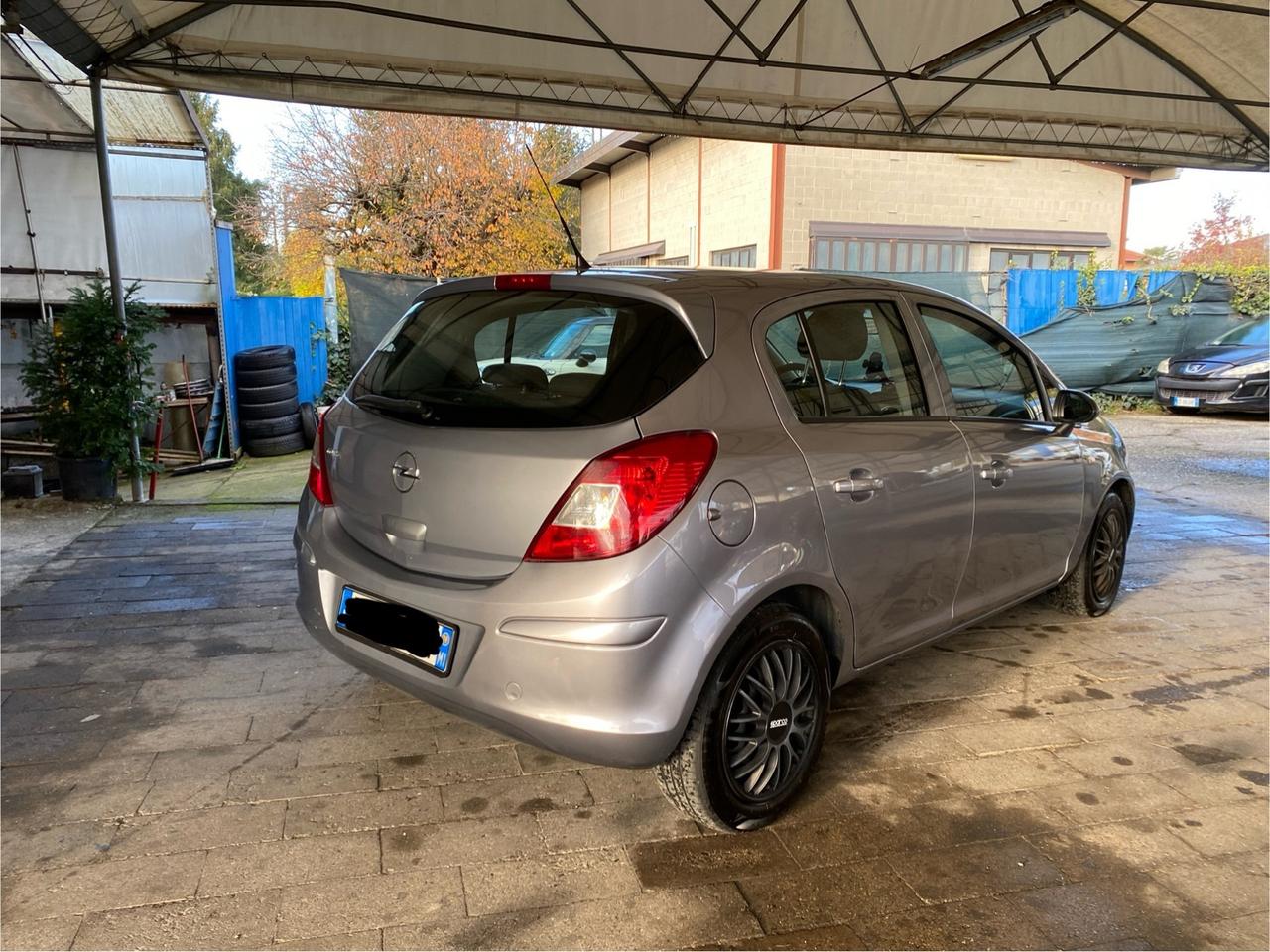 Opel Corsa 1.2 5 porte Cosmo