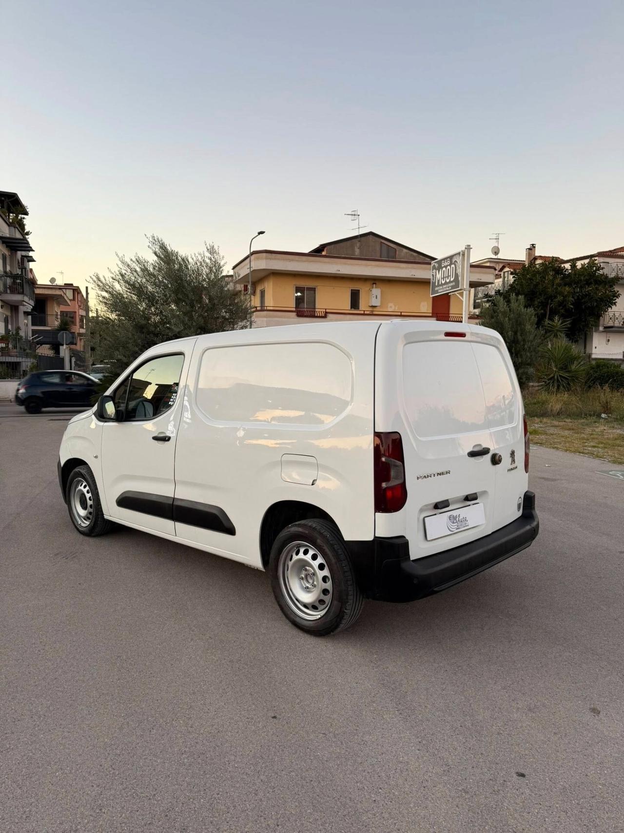 Peugeot Partner BlueHDi 100 S&S PC Furgone Pro