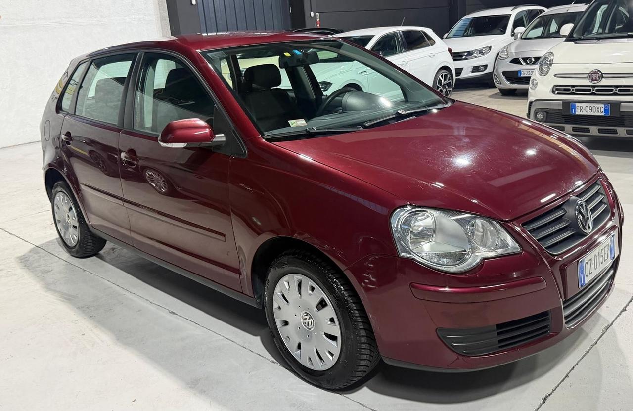 Volkswagen Polo Benzina Neopatentati 5 Posti