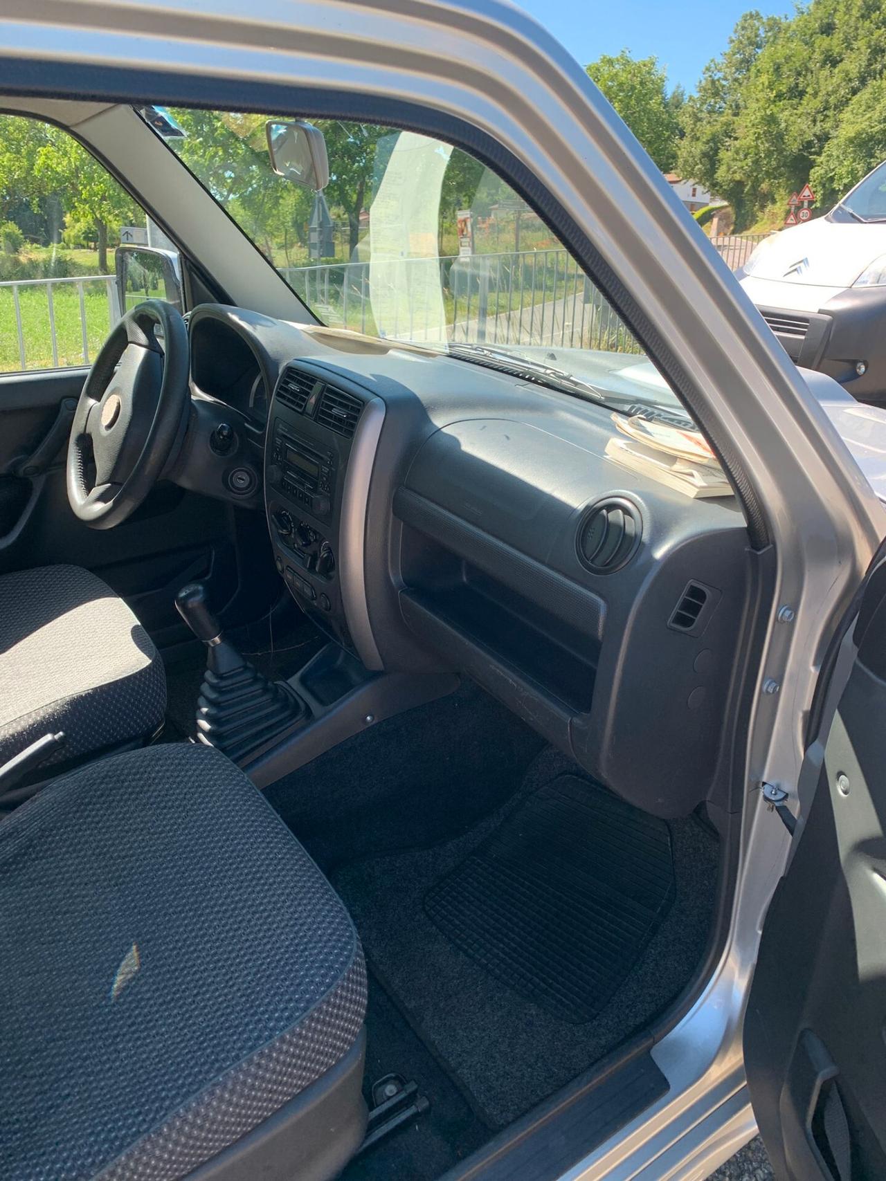 Suzuki Jimny TDI 4x4 ridotte-2008 175000 km-neo patentati-tagliandato, fuoristrada in ottime condizioni