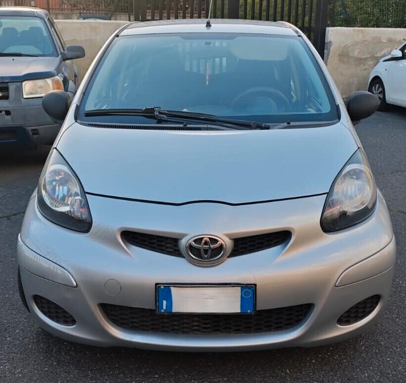 Toyota Aygo 1.0 - Connect con navigatore Tom Tom