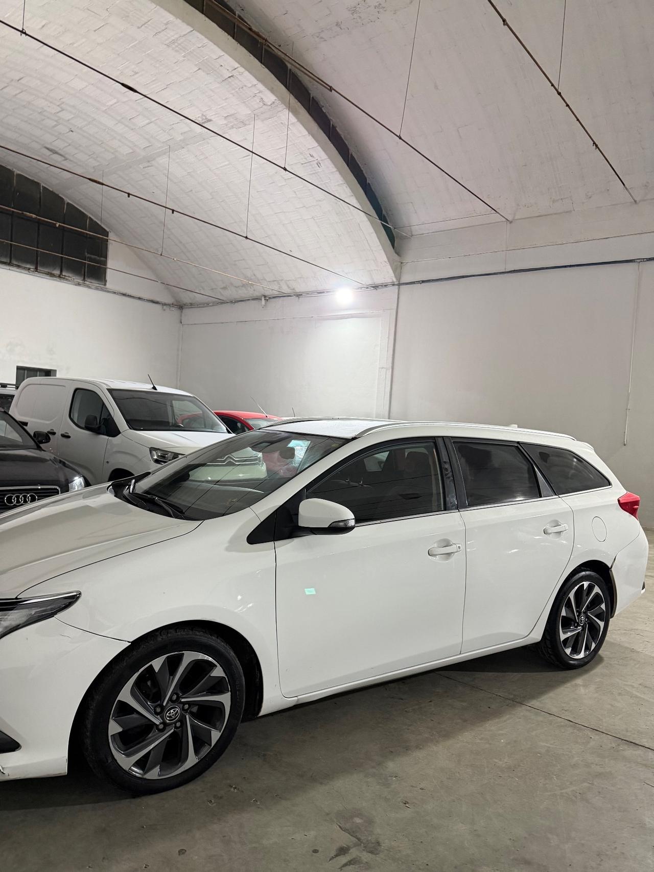 Toyota Auris 1.6 D-4D Lounge