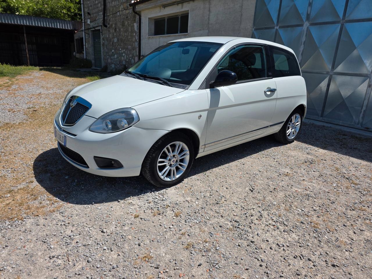 Lancia Ypsilon 1.2 69 CV Unyca