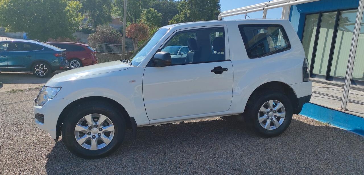 Mitsubishi Pajero 3.2 DI-D 16V aut. 3p. Invite DPF