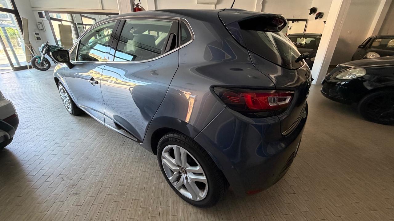Renault Clio TCe 12V 90 CV Moschino Intens