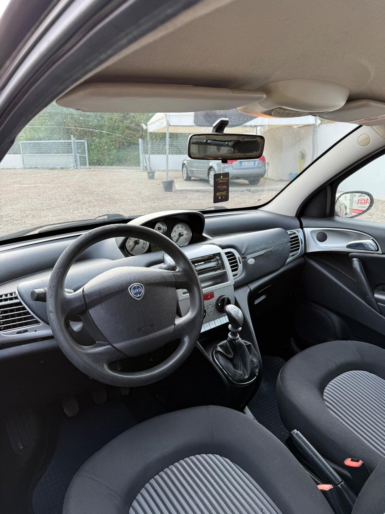 Lancia Ypsilon 1.2 Oro Plus
