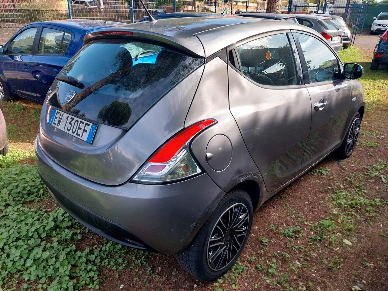 Lancia Ypsilon 1.2 69 CV 5 porte Gold