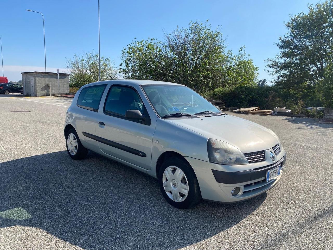 Renault Clio 1.2 16V cat 3 porte Privilège