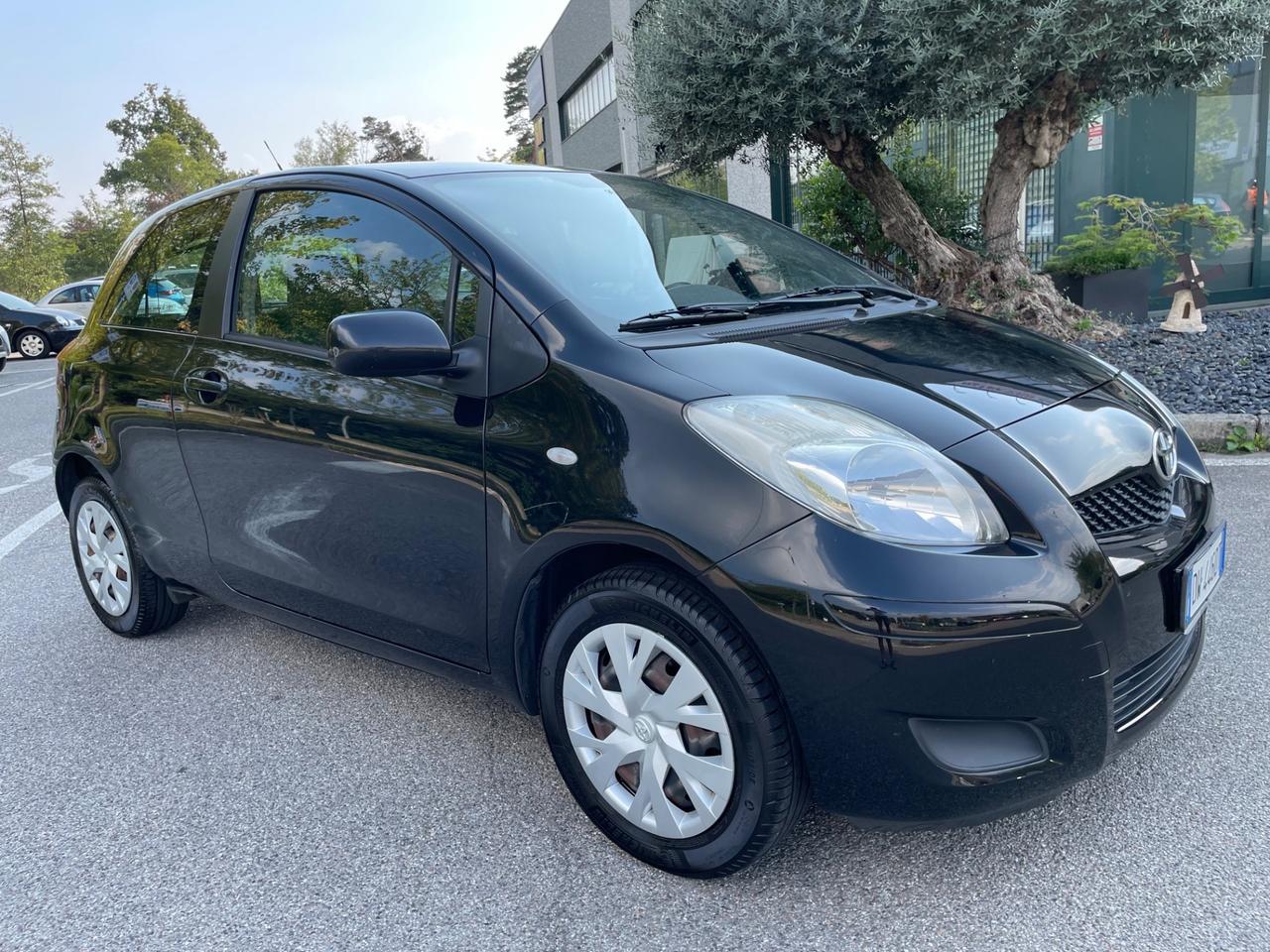 Toyota Yaris 1.0 3 porte Luxury pack