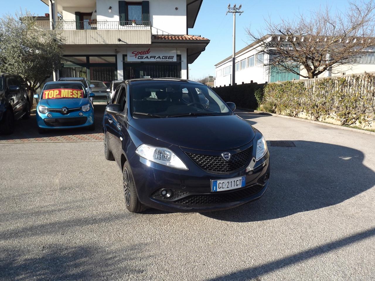 Lancia Ypsilon 1.0 hybrid ECOCHIC