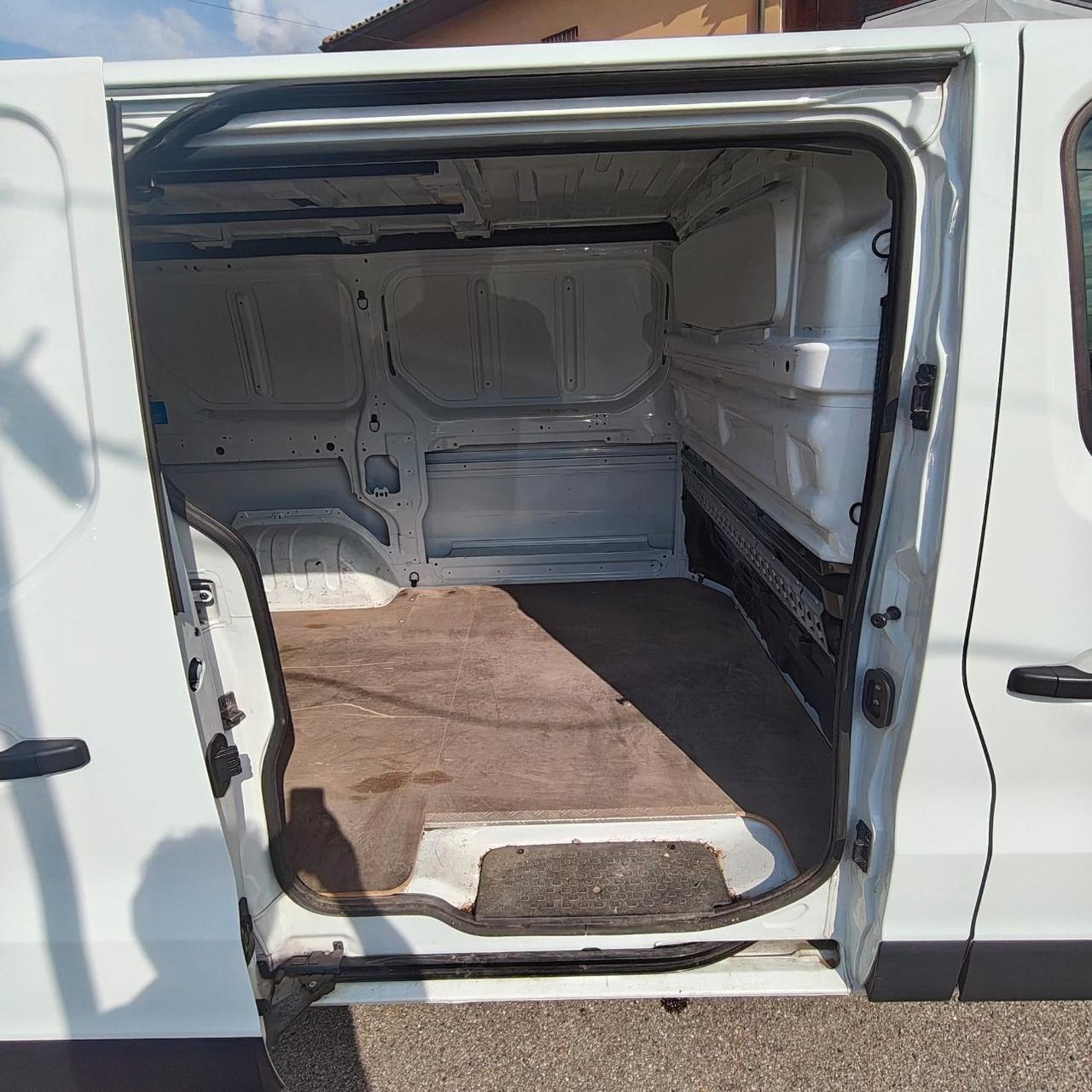 RENAULT Trafic T27 2.0 dci 120cv L1H1 Ice