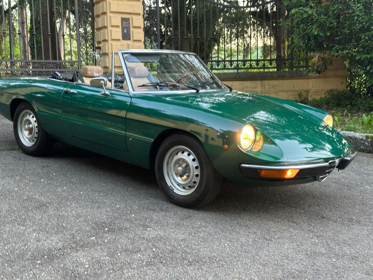 Alfa Romeo Spider 1600 Junior (Coda Tronca) Verde Pino Service Book Matching Specification