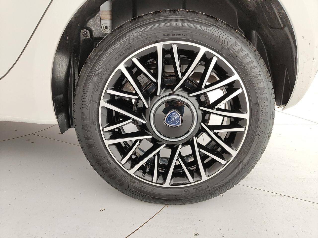 Lancia Ypsilon 1.0 FireFly 5 porte S&S Hybrid Platino
