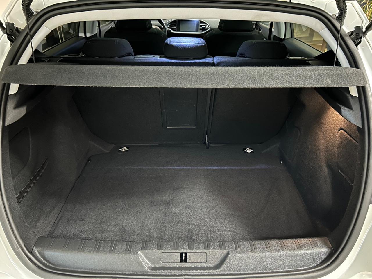 Peugeot 308- 2017 1.2 PureTech Turbo 130 CV 130.000 KM