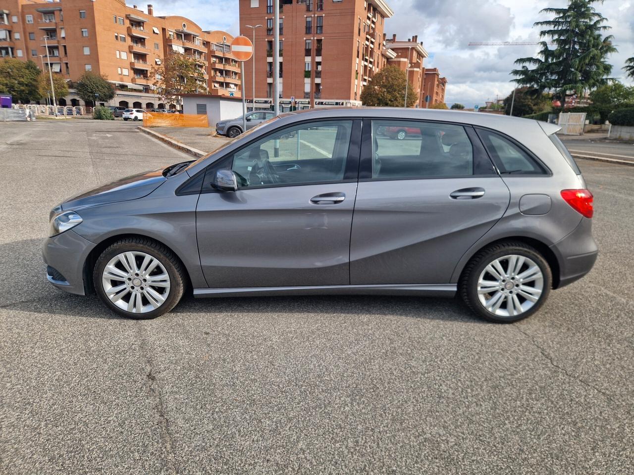 Mercedes-benz B 180 Premium Distribuzione fatta