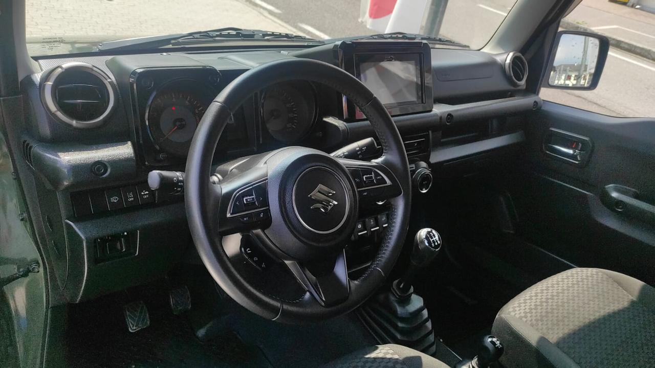 Suzuki Jimny 4 posti