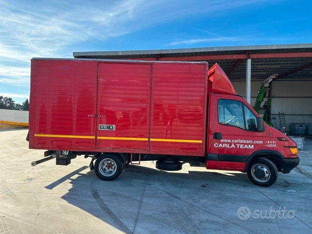 IVECO DAILY CON SPONDA IDRAULICA
