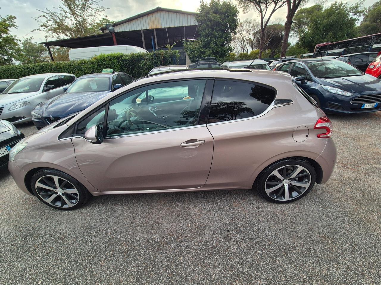 Peugeot 208 1.4 HDi 68 CV 3 porte Allure