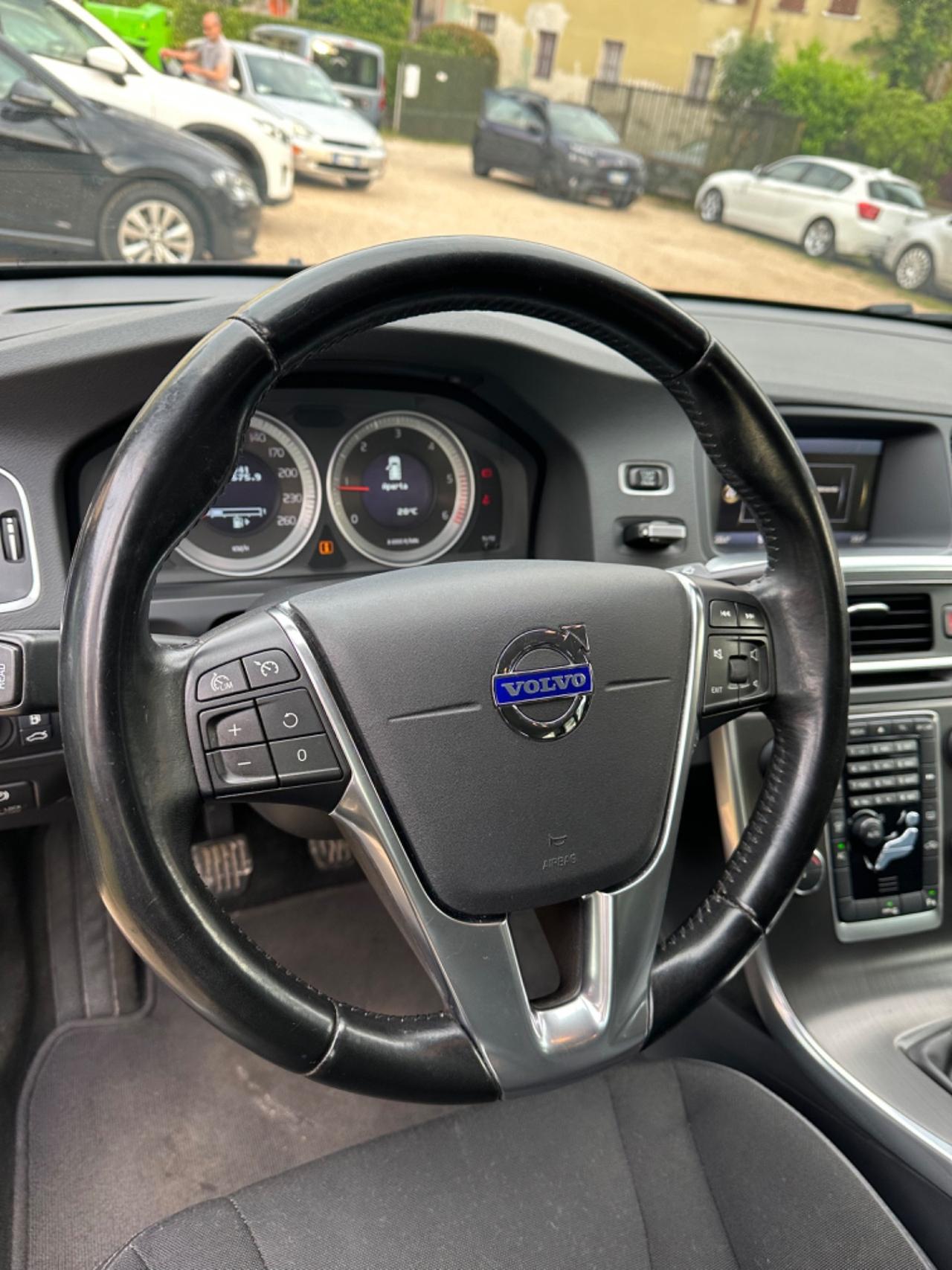 Volvo V60 D2 1.6 MOMENTUM KMCERT GARANZ UNICOPR