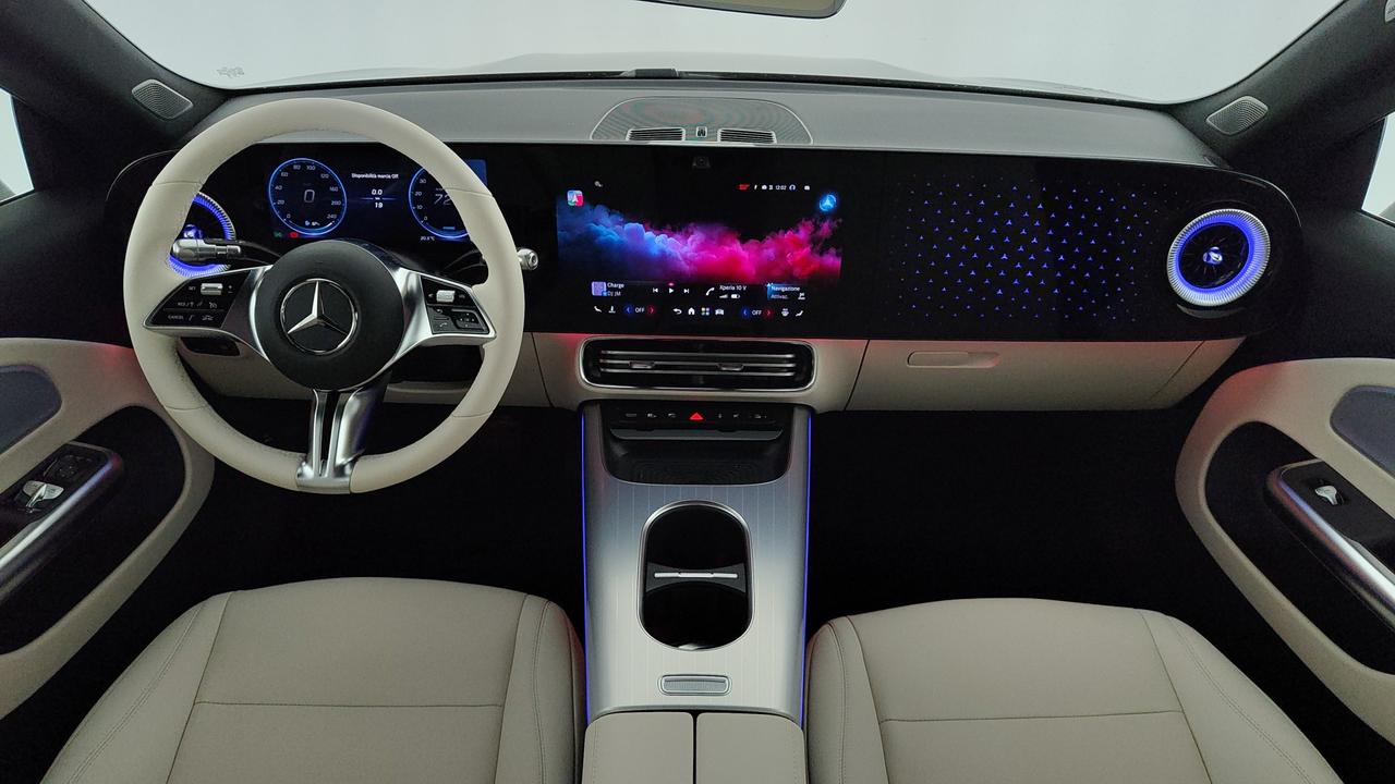 Mercedes-Benz CLA 250+ con tecnologia EQ