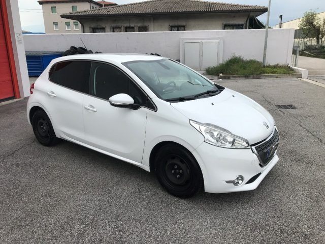 PEUGEOT 208 1.4 8V HDi 68CV 5p. Allure OK NEOPATENTATI