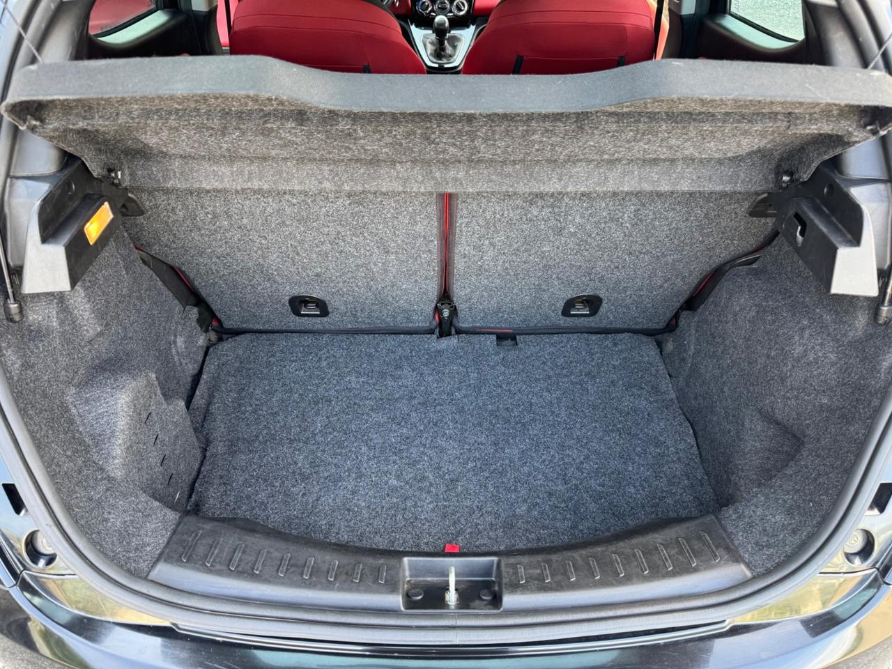 Lancia Ypsilon Neopatentati, cinghie nuove