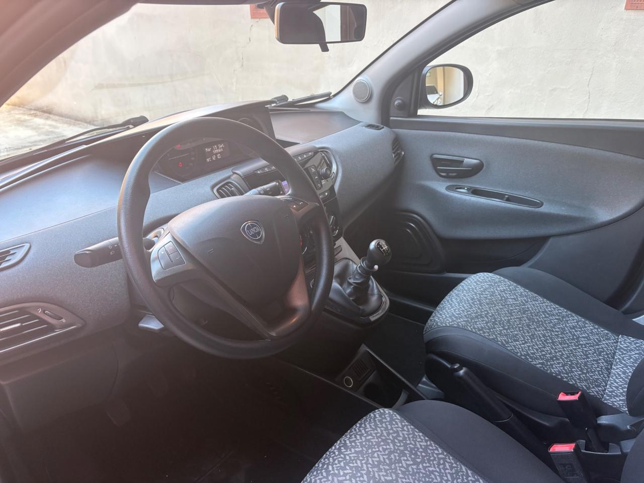 Lancia Ypsilon 1.0 FireFly 5 porte S&S Hybrid Ecochic A. Ferretti