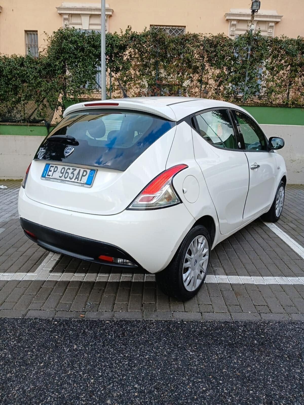 Lancia Ypsilon 1.2 69 CV 5 porte GPL Ecochic Silver