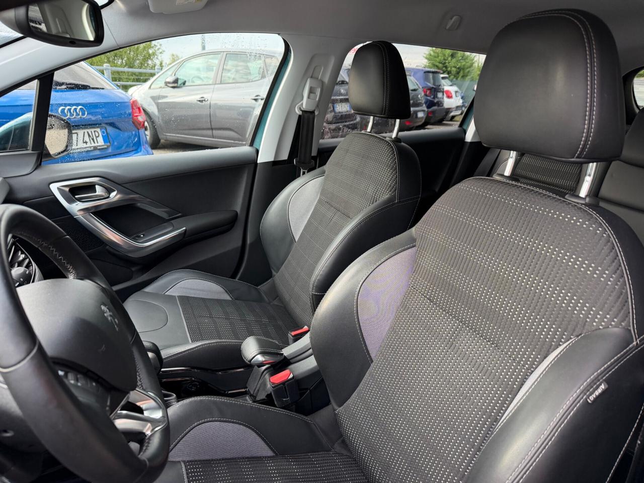 Peugeot 2008 1.2 Turbo Benzina Neopatentati