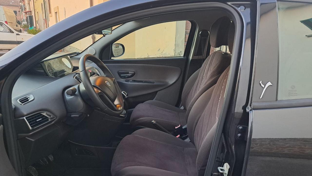 Lancia Ypsilon 1.2 69 CV 5 p S&S Platinum