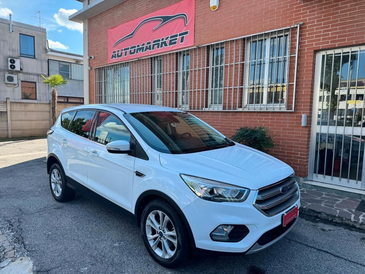 Ford Kuga 1.5 TDCI 120CV Powershift titanium