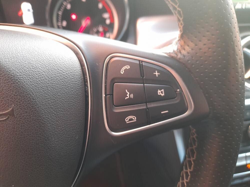 MERCEDES GLA 180 D SPORT