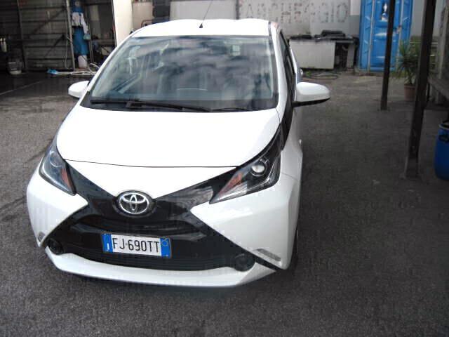Toyota Aygo 1.0 VVT-i 69 CV 5 porte x-cool TSS FINANZIABILE NEOPATENTATI