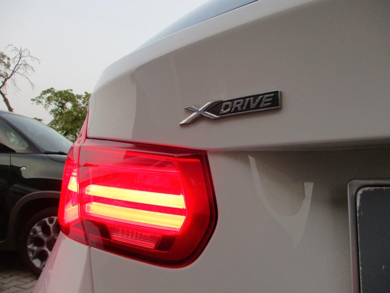 BMW 320 d Touring xdrive Luxury auto CarPlay/LED/Navi