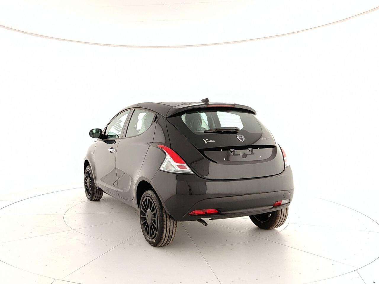 Lancia Ypsilon 1.0 FireFly 5 porte S&S Hybrid Silver