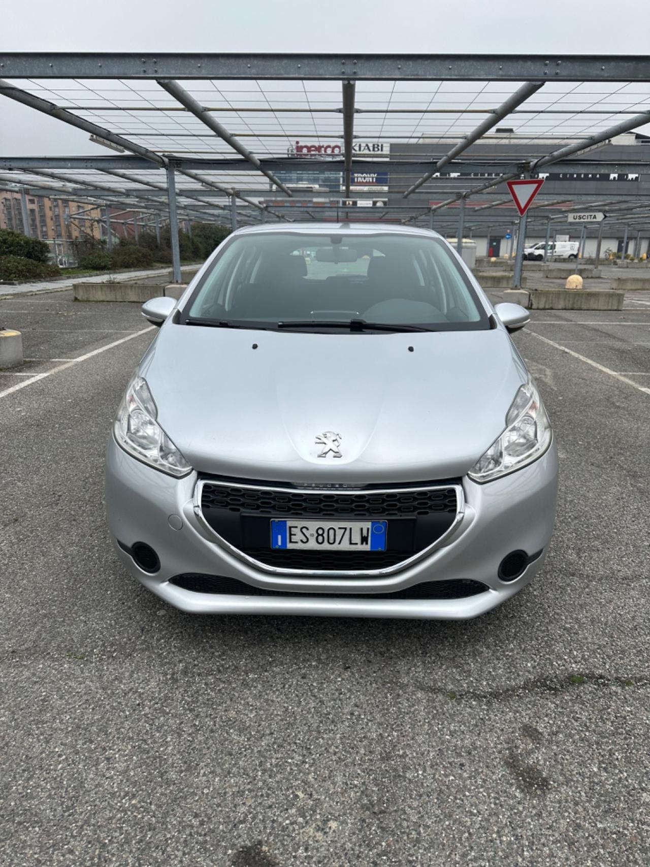 Peugeot 208 1.4 HDi 68 CV 5 porte Allure
