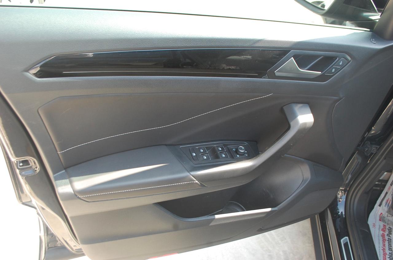 Volkswagen T-Roc 2.0 tdi 116CV R-Line Uff Italy USB Lega Led App
