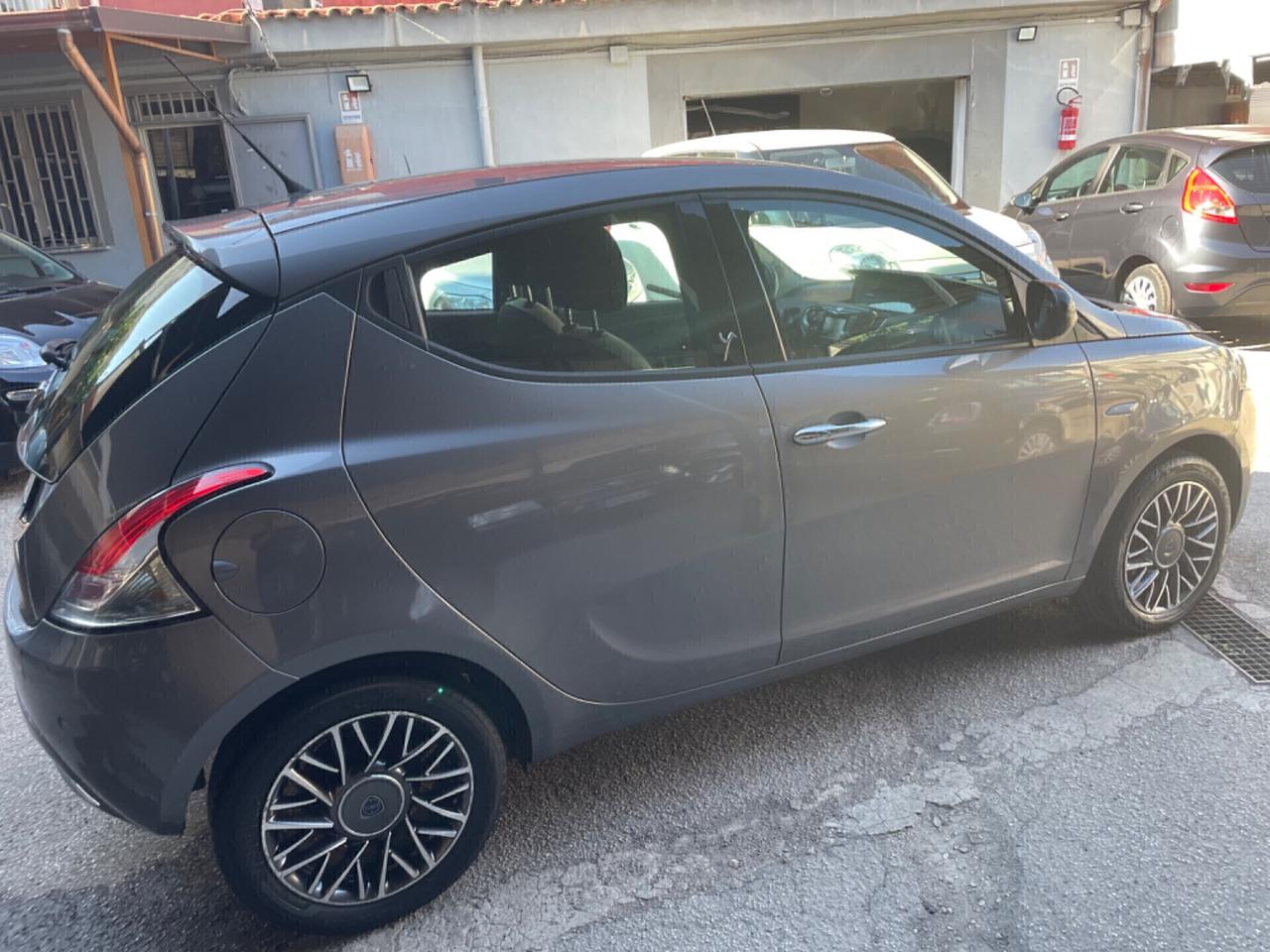 Lancia Ypsilon 1.2 69 CV 5 porte Gold