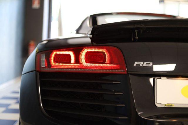 AUDI R8 4.2 V8 FSI quattro R tronic