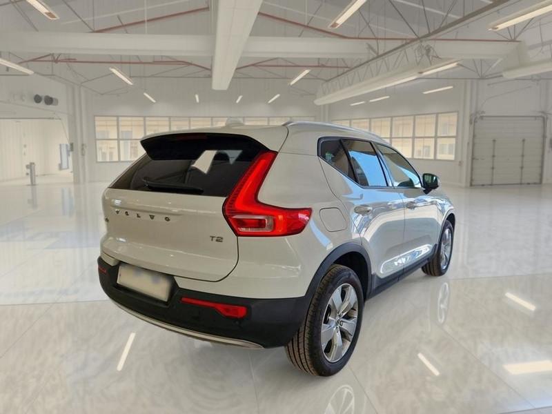 VOLVO XC40 T2 AUTOMATICO MOMENTUM PRO SUV